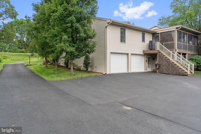 228 N DUKE ST, Hummelstown, PA 17036