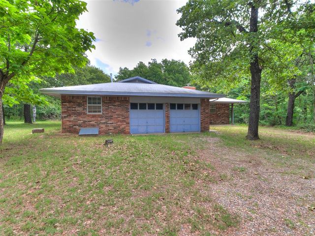 2 Lakewood Drive, Mcloud, OK 74851