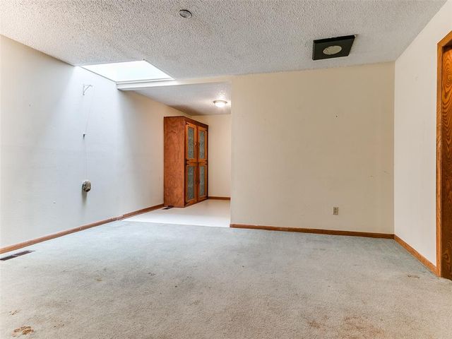 2 Lakewood Drive, Mcloud, OK 74851