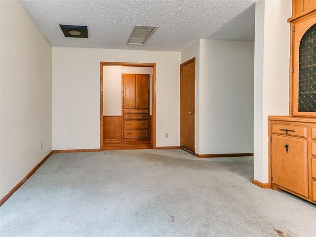 2 Lakewood Drive, Mcloud, OK 74851