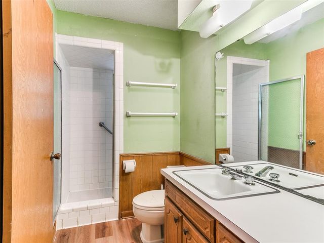 2 Lakewood Drive, Mcloud, OK 74851