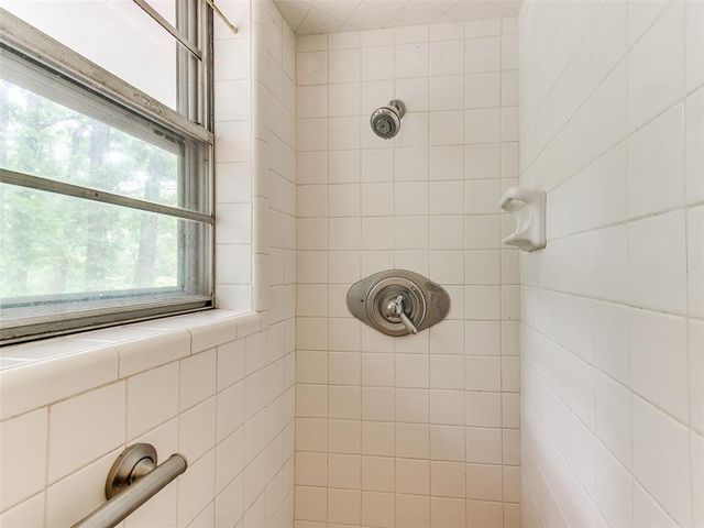 2 Lakewood Drive, Mcloud, OK 74851