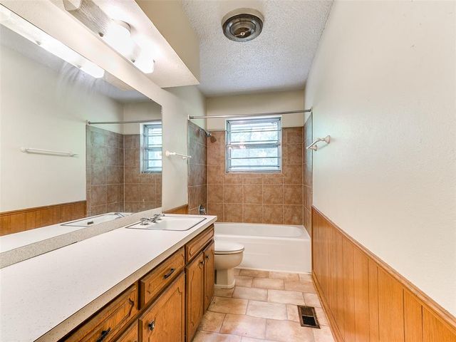 2 Lakewood Drive, Mcloud, OK 74851