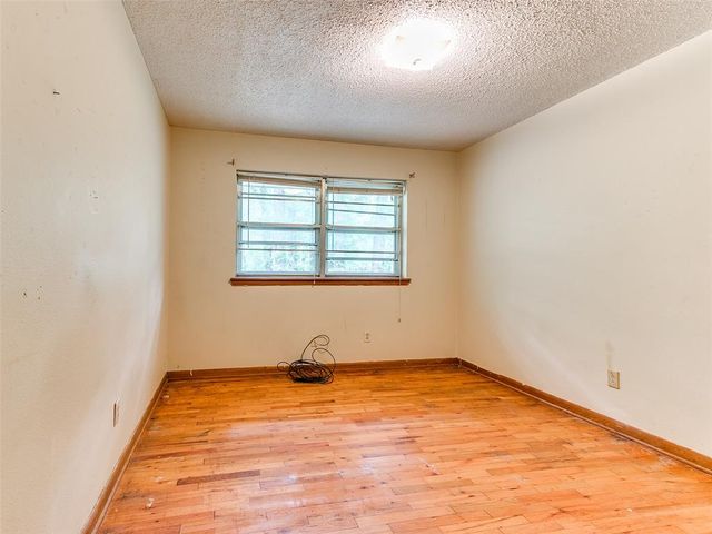 2 Lakewood Drive, Mcloud, OK 74851