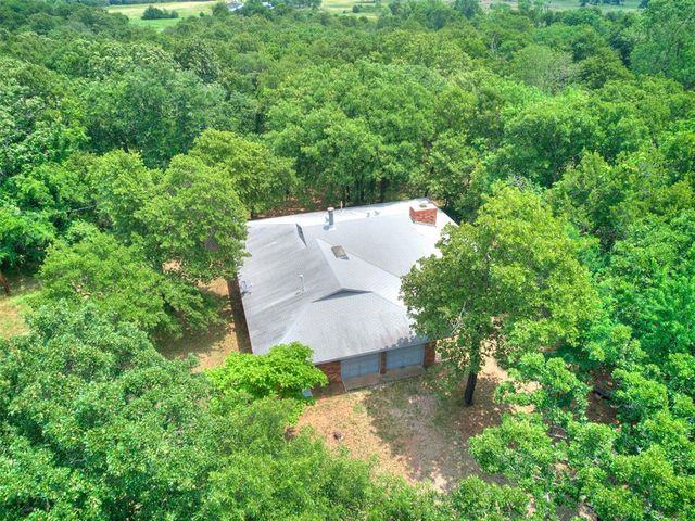 2 Lakewood Drive, Mcloud, OK 74851