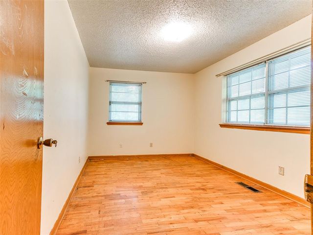 2 Lakewood Drive, Mcloud, OK 74851