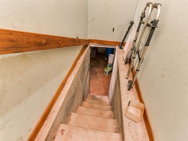 2 Lakewood Drive, Mcloud, OK 74851