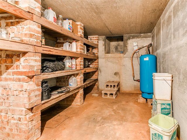 2 Lakewood Drive, Mcloud, OK 74851