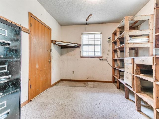2 Lakewood Drive, Mcloud, OK 74851