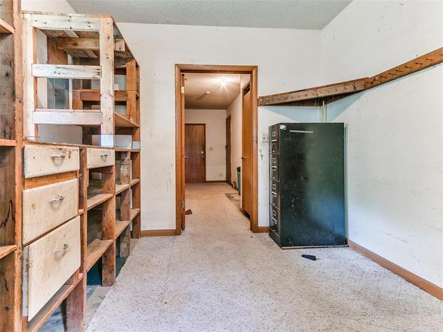 2 Lakewood Drive, Mcloud, OK 74851
