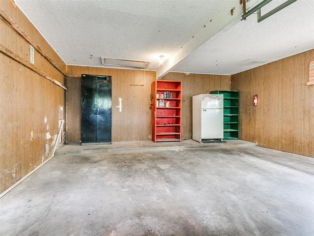 2 Lakewood Drive, Mcloud, OK 74851