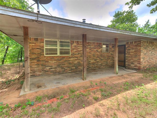 2 Lakewood Drive, Mcloud, OK 74851