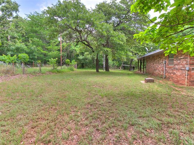 2 Lakewood Drive, Mcloud, OK 74851