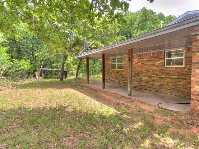 2 Lakewood Drive, Mcloud, OK 74851