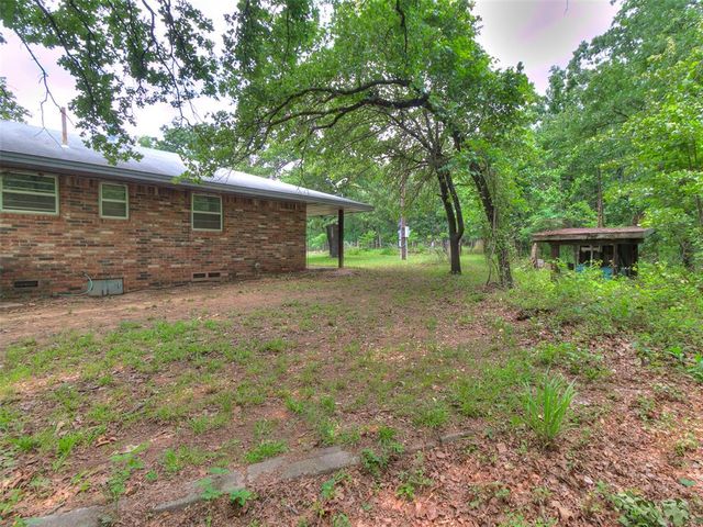 2 Lakewood Drive, Mcloud, OK 74851