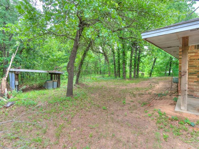 2 Lakewood Drive, Mcloud, OK 74851