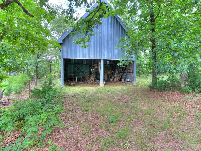 2 Lakewood Drive, Mcloud, OK 74851
