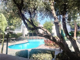 18645 Hatteras 186, Tarzana, CA 91356