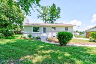 409 E Tennessee Avenue, Bessemer City, NC 28016