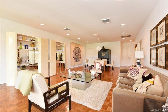 100 Harbor View Drive 117, Port Washington, NY 11050