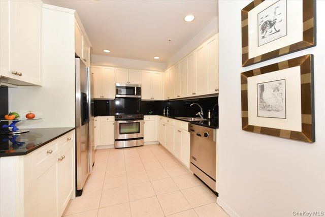 100 Harbor View Drive 117, Port Washington, NY 11050