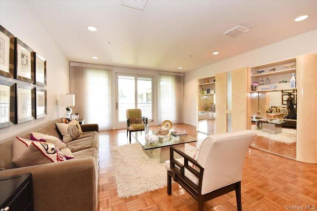 100 Harbor View Drive 117, Port Washington, NY 11050