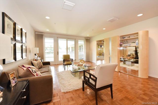 100 Harbor View Drive 117, Port Washington, NY 11050