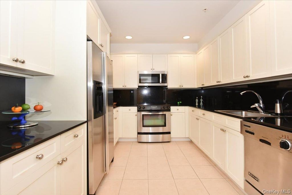 100 Harbor View Drive 117, Port Washington, NY 11050 — photo 5