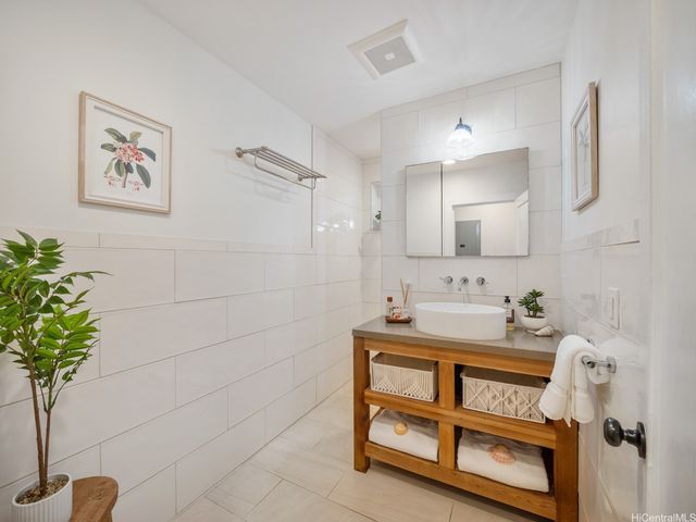 244 Awakea Road, Kailua, HI 96734