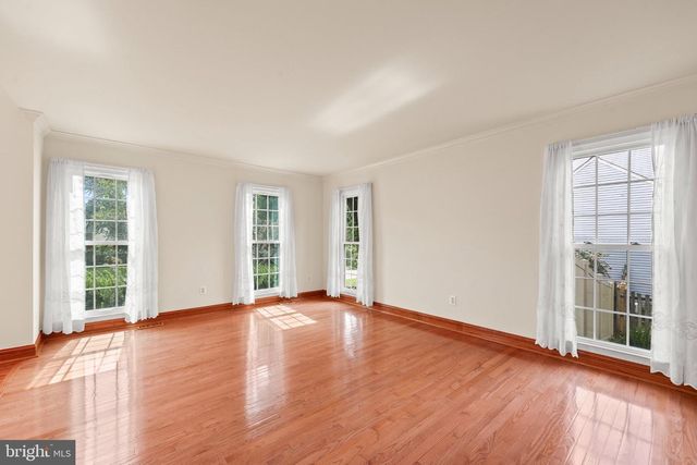 6747 JADE POST LN, Centreville, VA 20121