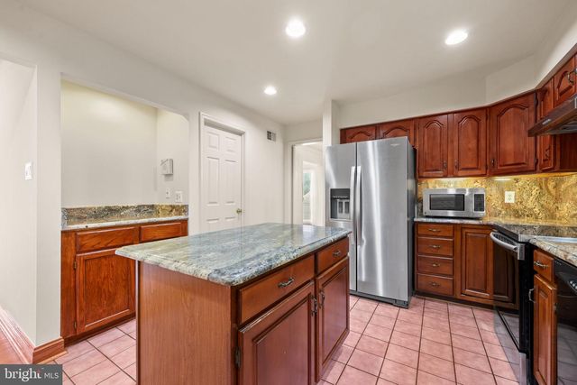 6747 JADE POST LN, Centreville, VA 20121