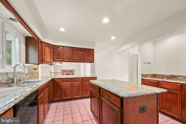 6747 JADE POST LN, Centreville, VA 20121
