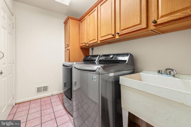 6747 JADE POST LN, Centreville, VA 20121