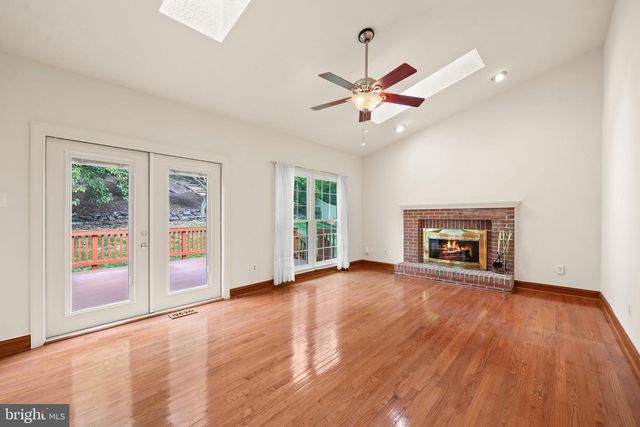 6747 JADE POST LN, Centreville, VA 20121