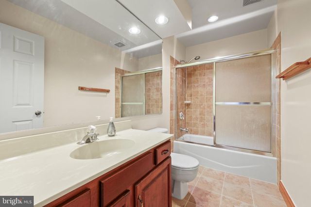 6747 JADE POST LN, Centreville, VA 20121