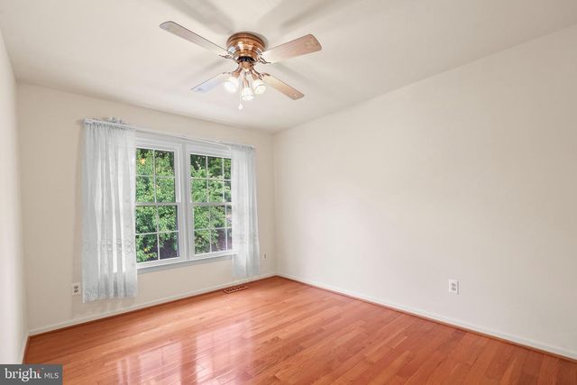 6747 JADE POST LN, Centreville, VA 20121