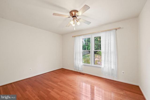 6747 JADE POST LN, Centreville, VA 20121