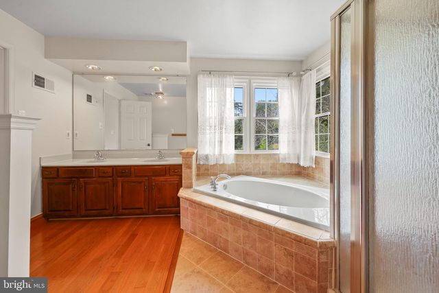 6747 JADE POST LN, Centreville, VA 20121