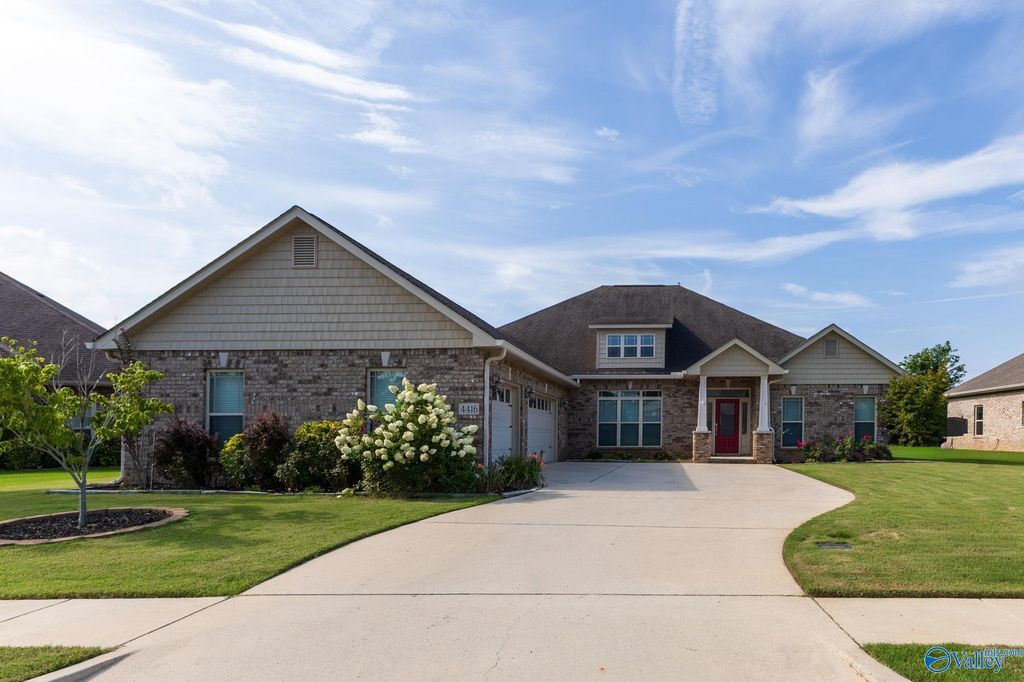 4416 Duskin Court SE, Owens Cross Roads, AL 35763