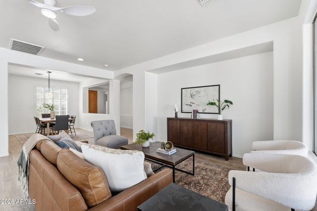 5922 W GAMBIT Trail, Phoenix, AZ 85083