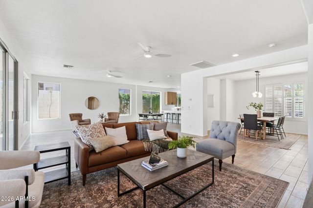 5922 W GAMBIT Trail, Phoenix, AZ 85083