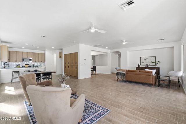 5922 W GAMBIT Trail, Phoenix, AZ 85083