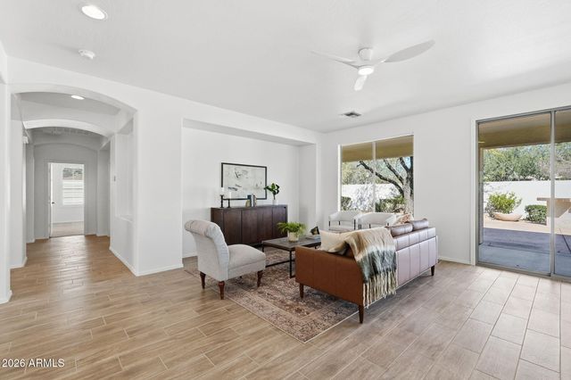 5922 W GAMBIT Trail, Phoenix, AZ 85083