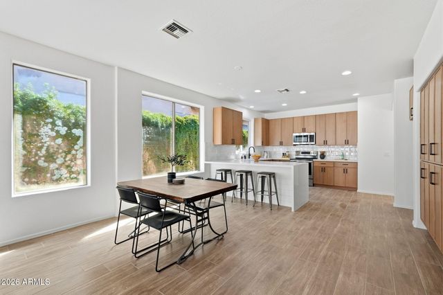 5922 W GAMBIT Trail, Phoenix, AZ 85083