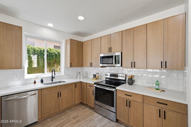 5922 W GAMBIT Trail, Phoenix, AZ 85083