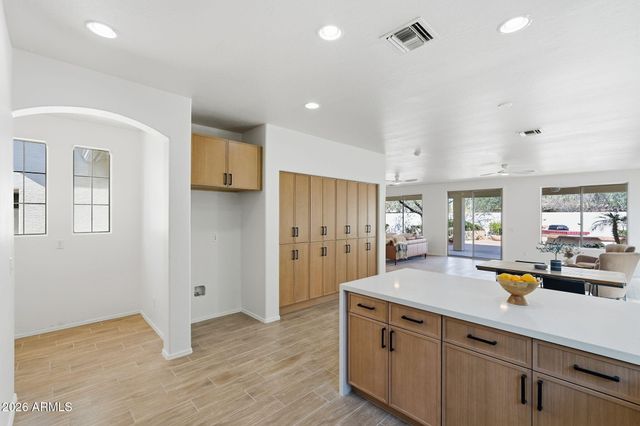 5922 W GAMBIT Trail, Phoenix, AZ 85083