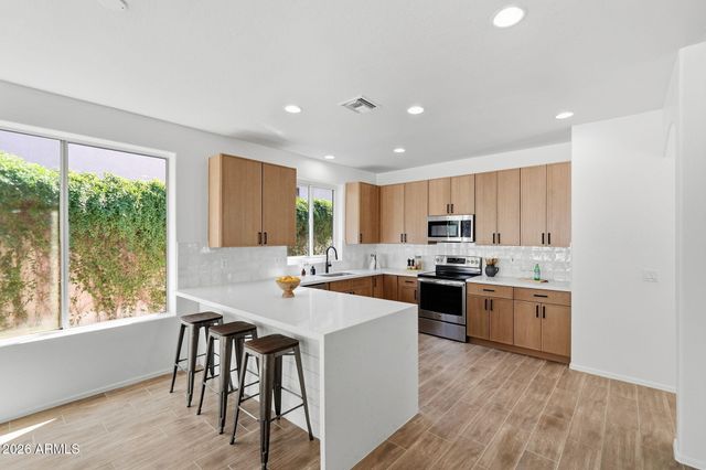 5922 W GAMBIT Trail, Phoenix, AZ 85083