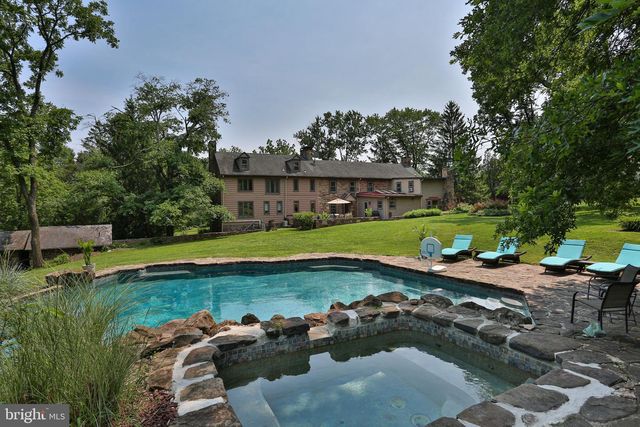 5792 CARVERSVILLE RD, Doylestown, PA 18902