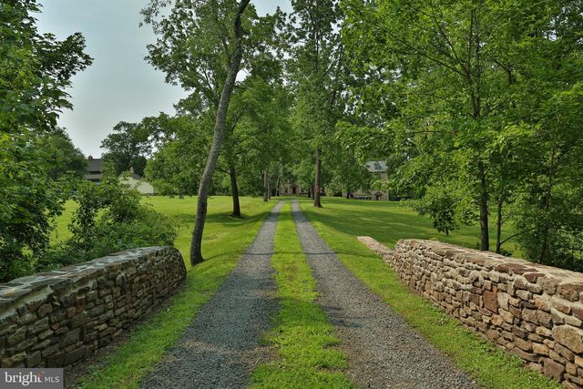 5792 CARVERSVILLE RD, Doylestown, PA 18902