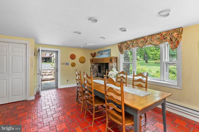 5792 CARVERSVILLE RD, Doylestown, PA 18902